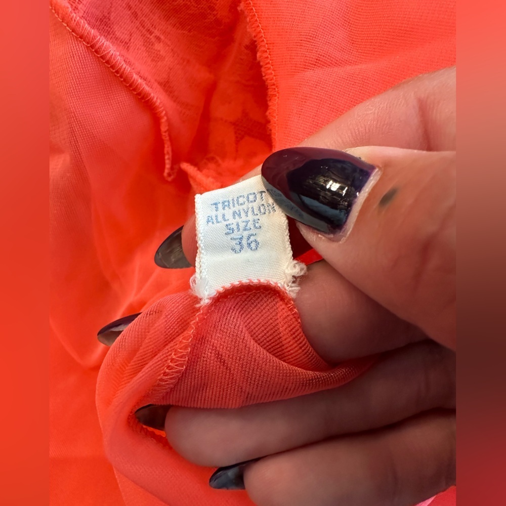 Vintage Vanity Fair Peignoir Nylon Robe Floral Lace Overlay Rob, Size 36. Coral. - Picture 8 of 9